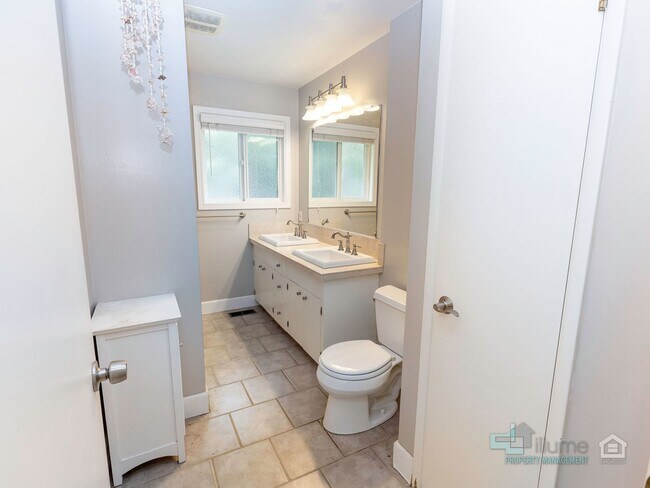 Building Photo - Beautiful 4 Bedroom Home