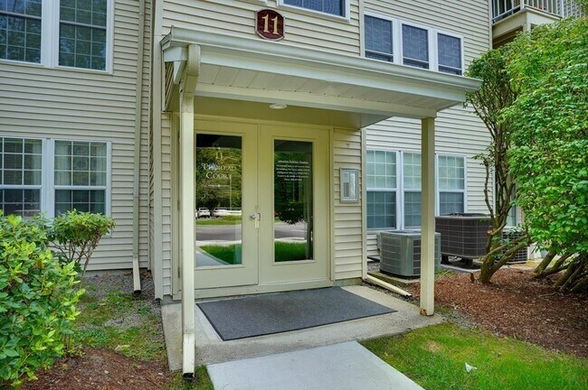 Building Photo - 11 Thoreau Ct