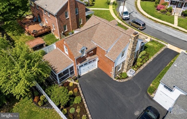 Building Photo - 308 Eldon Ave