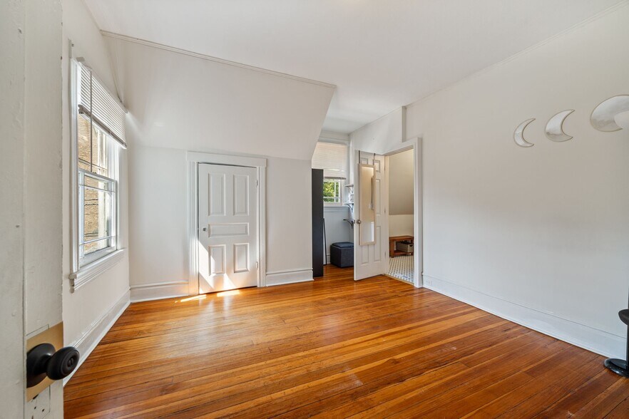 Building Photo - 627 Library Pl