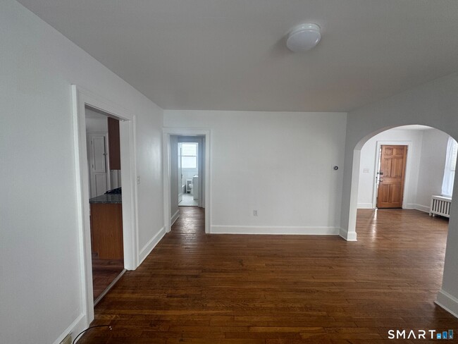 Building Photo - 75 Elihu St