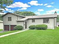 Building Photo - Spacious 4-Bed Westside Home