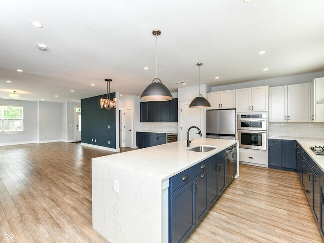 Building Photo - 1704 Rosette Wy