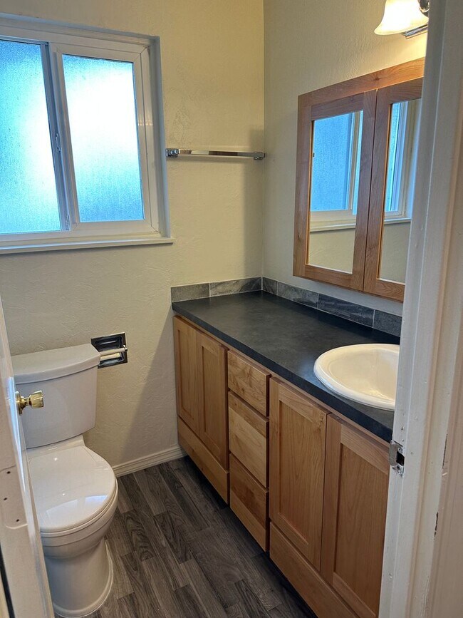 Building Photo - 776-778 W. Quinalt St.