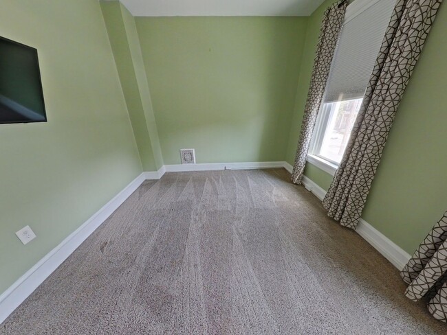 Building Photo - Newly Renovated 3 Bedroom in Lancaster! In...