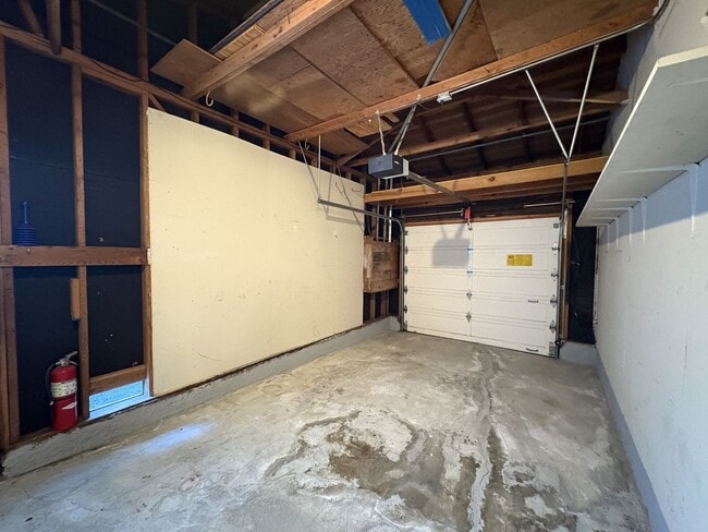 Building Photo - Charming 2-Bedroom Duplex Unit in Redwood City – Prime Location!