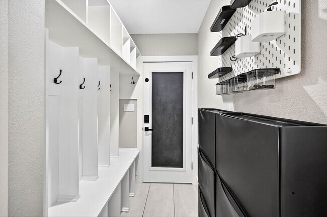 Building Photo - 318 S Burlingame Ave