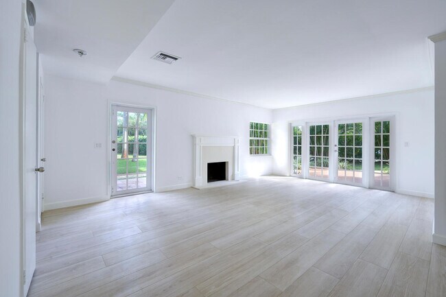 Building Photo - 336 Marlborough Pl