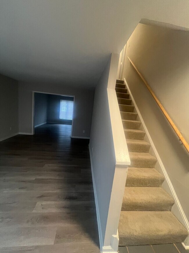 Building Photo - 3 Bedroom Townhome South Charlotte for $1700.00