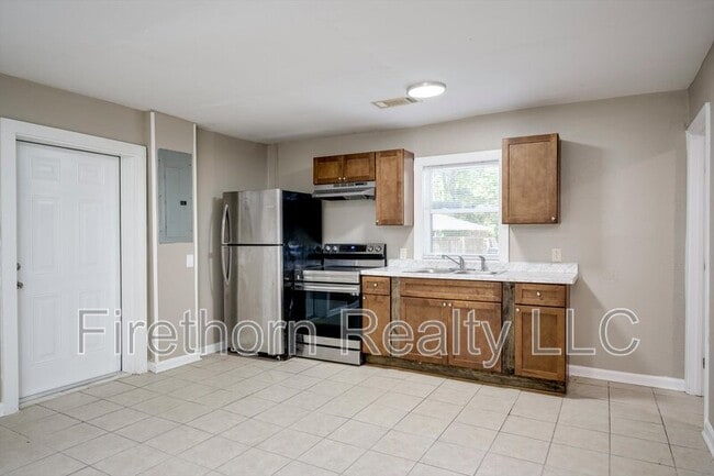 Building Photo - 2719 Meadowbrook Dr