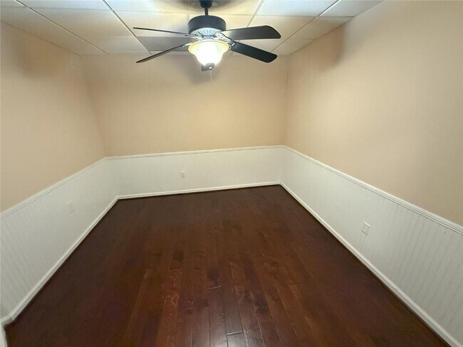 Building Photo - 715 Apsley Way