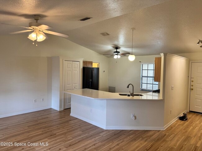 Building Photo - 6946 Hammock Lakes Dr