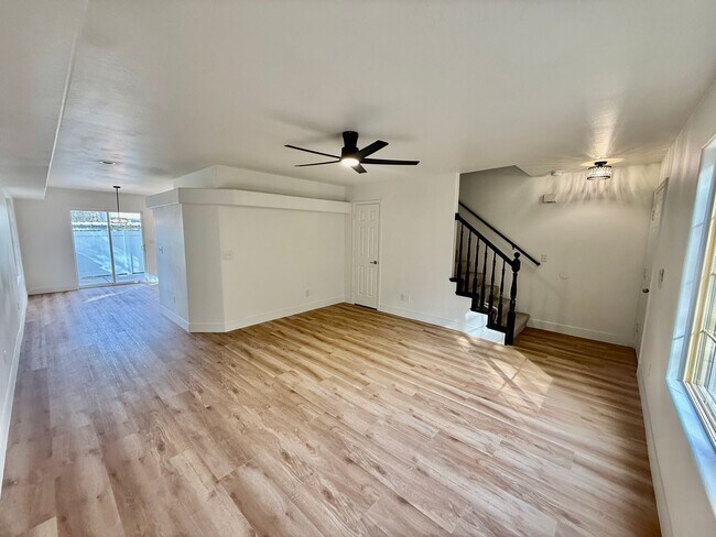Building Photo - Remodeled 3-BR Lexington Townhome - End Unit
