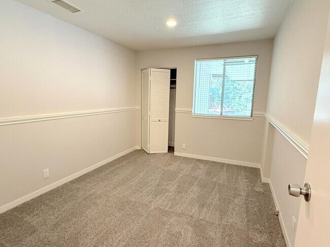 Building Photo - Sprawling Westside Walnut Creek Ranch Home...