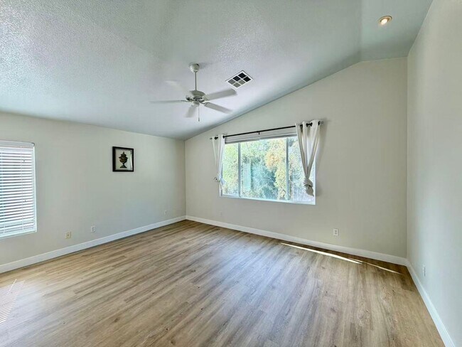 Building Photo - Beautiful and well-maintained two-story home in summerlin