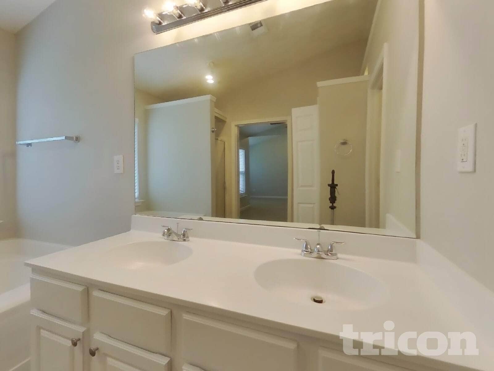 Building Photo - 5534 Somervale Ct