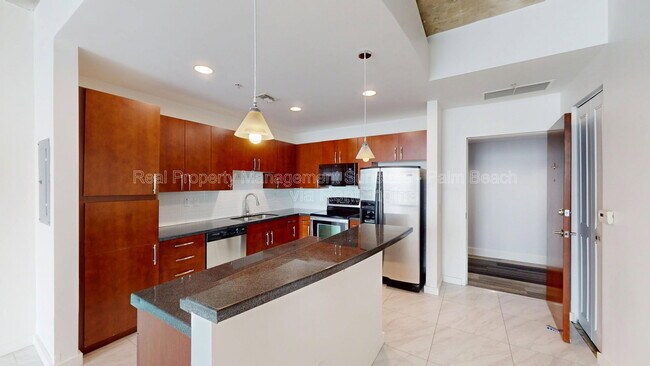 Building Photo - 300 S Australian Ave