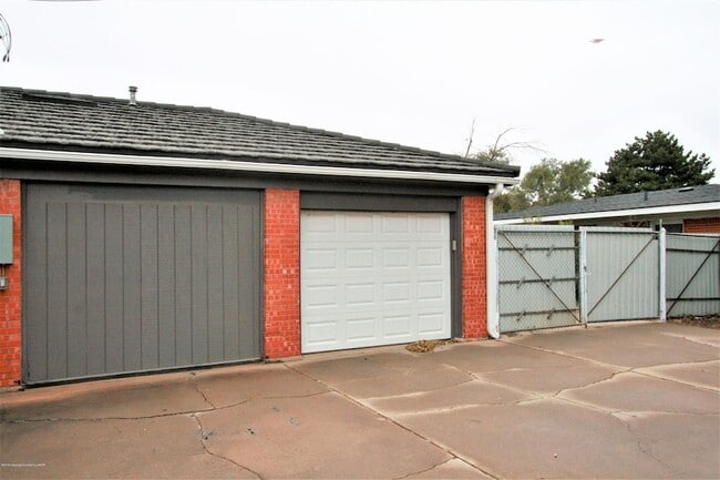Building Photo - 3715 Lenwood Dr