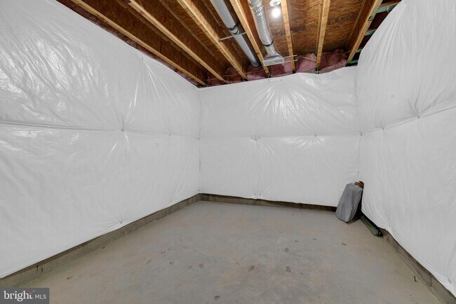 Building Photo - 42706 Chisholm Dr
