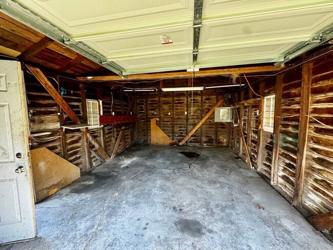 Building Photo - Newly Remodeled Home for Rent in Moline
