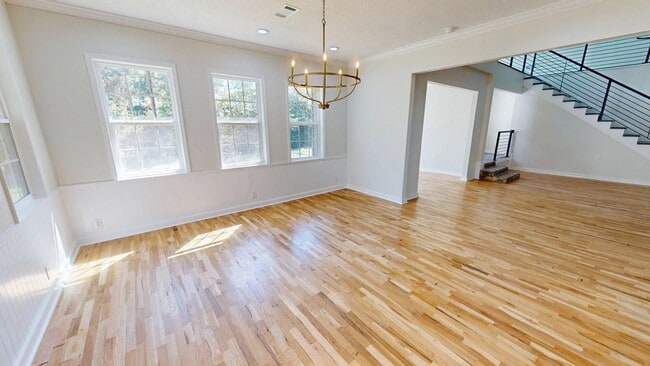 Building Photo - 171 Longwood Dr