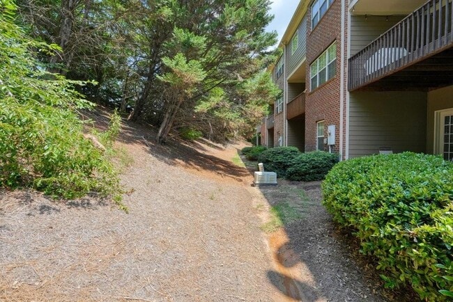 Building Photo - 3888 Fairhill Point