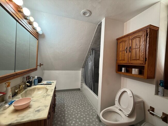 Building Photo - 11 Forrest St