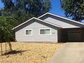 Building Photo - Cute and Cozy Updated 3 bedroom Home