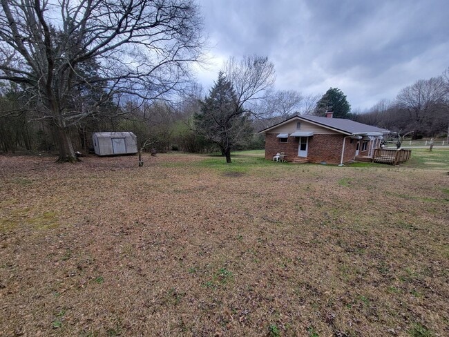 Building Photo - 4 Bed, 1 Bath Home off Woodruff Road is Available