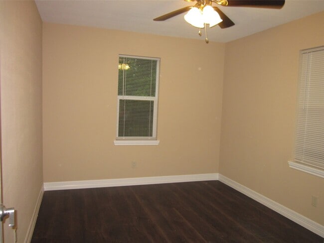 Building Photo - 3223 Winbern St