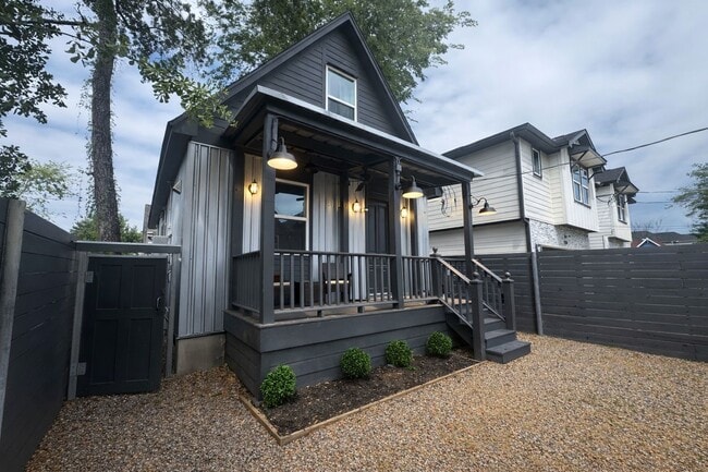 Building Photo - 5036 Golden Forest Dr