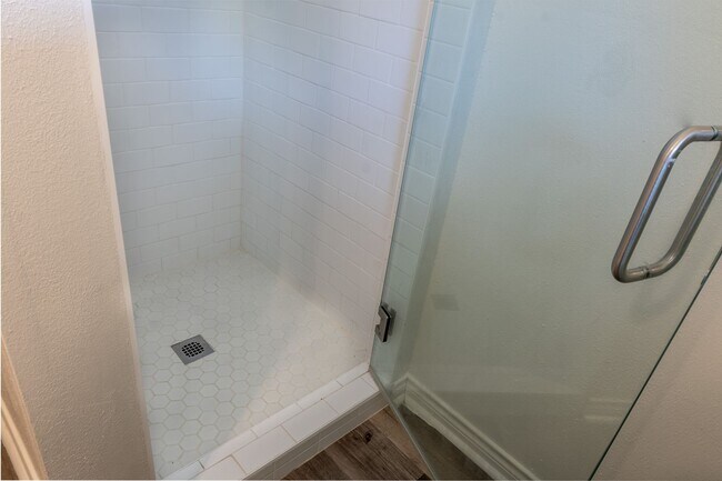 Building Photo - Location!! Deep in the heart of Tyler!