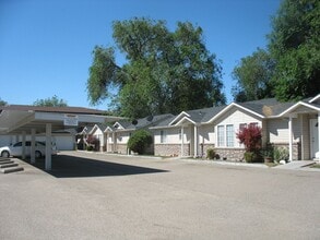 Building Photo - 2bed, 1bath Townhome W/ 1 car garage - Nampa