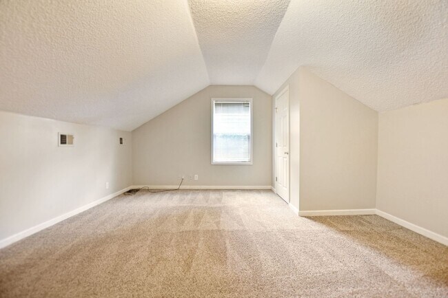 Building Photo - Pet Friendly Three Bedroom with Bonus!