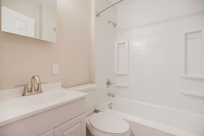 Building Photo - ***MOVE-IN SPECIAL***  Pet Friendly - Comp...