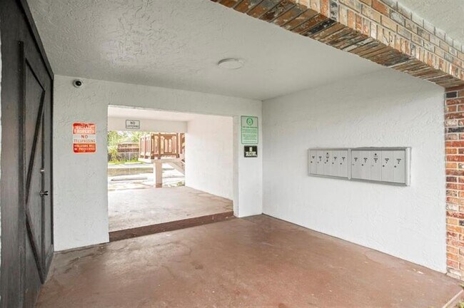 Building Photo - 493 NW 43rd St
