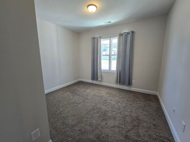 Building Photo - 4 Bedroom, 2 Bath Ranch Available for Rent Now!