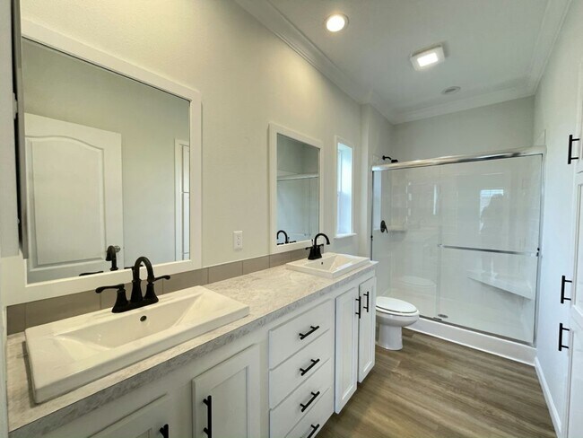 Building Photo - 34616 Ballyhoo Dr