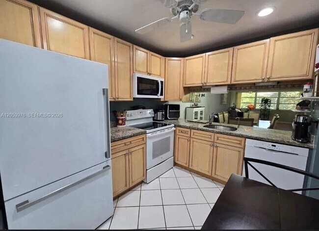 Building Photo - 1103 Bahama Bend