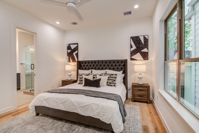 Building Photo - 6742 Peerless St