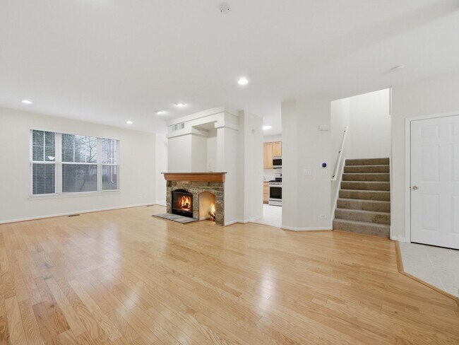 Building Photo - 399 Pine Lake Cir