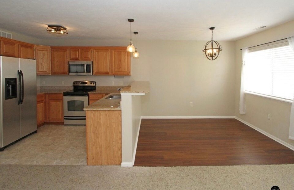 Building Photo - 6028 Glenbrook Ln