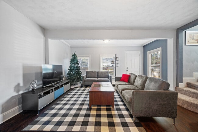 Building Photo - 3221 Locust Ave