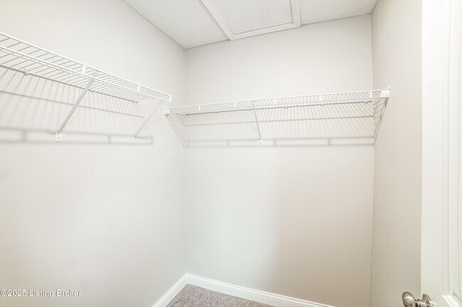 Building Photo - 9137 River Trail Dr