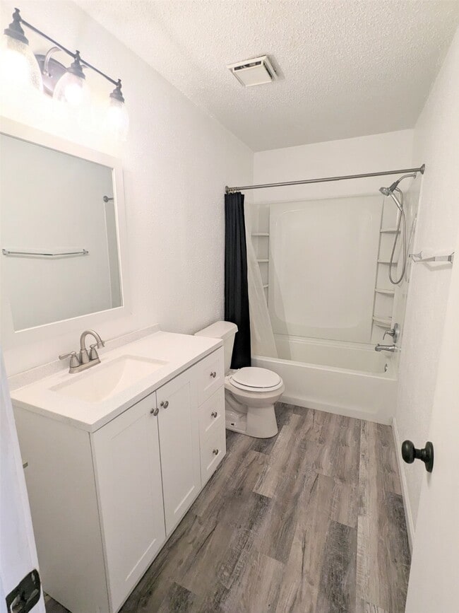 Building Photo - 15516 Weldon Dr