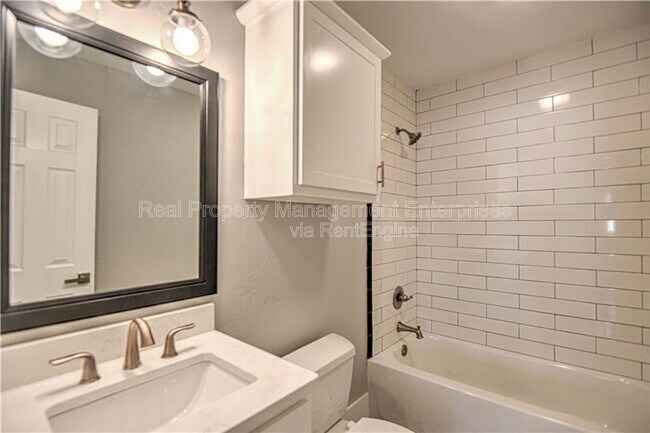 Building Photo - 1118 NW 33rd St