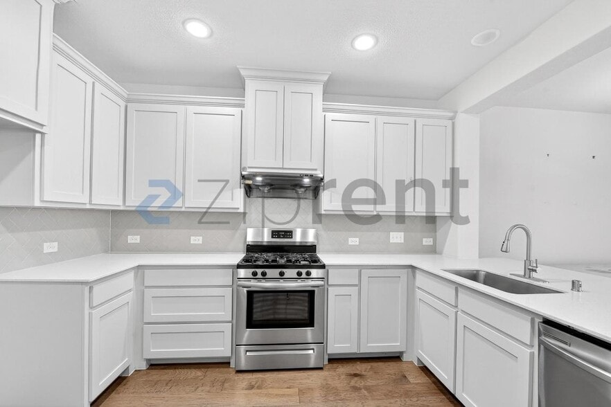 Building Photo - 3909 Sukay Dr