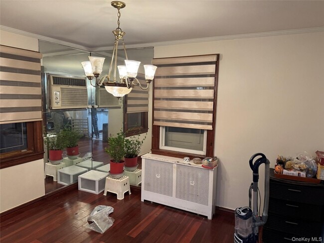 Building Photo - 83-15 Little Neck Pkwy