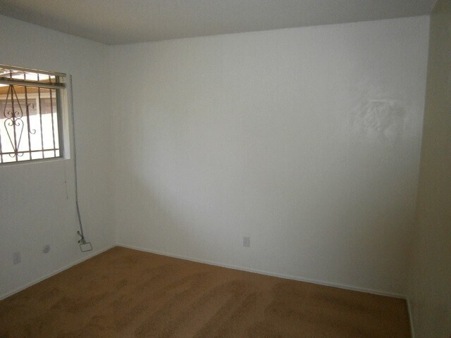 Building Photo - 3 Bedrooms/2 Bathrooms Single Story Home i...