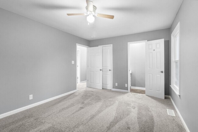 Building Photo - 4 Bedroom Pet Friendly Home For Rent On a Large Corner Lot!